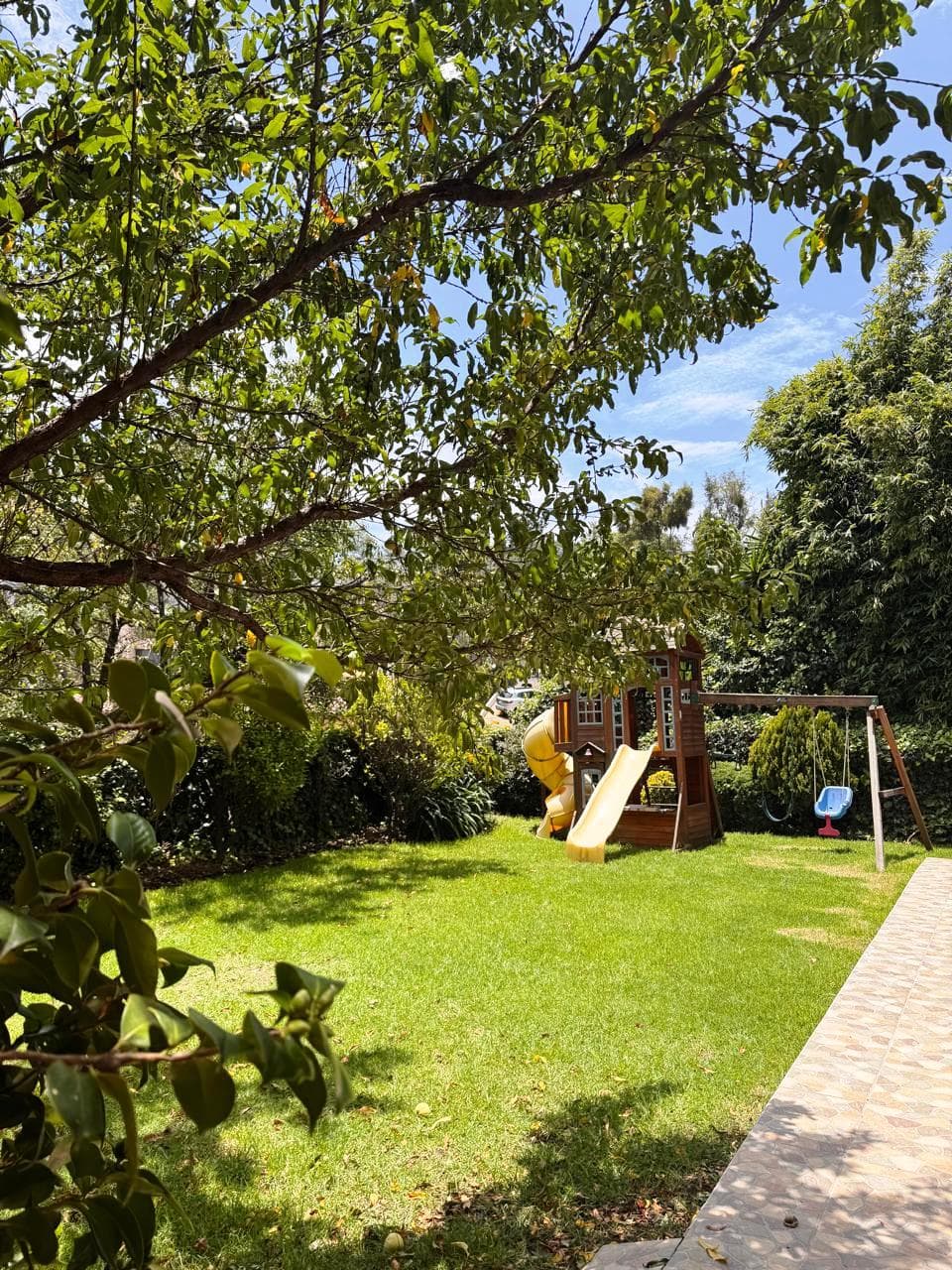 PASEO DE LOS LAURELES, House in a private gated community. Great opportunity. PRICE REDUCED.